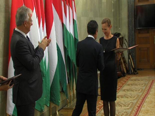 201508200834220.parlament_aug.20.Still001.jpg