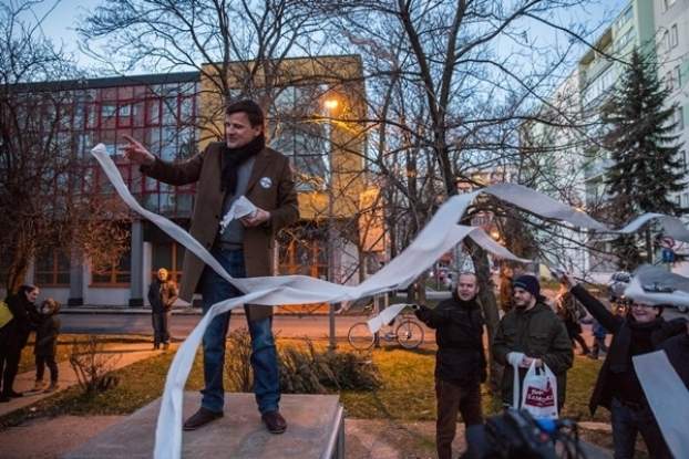 201602120009440.01a_alojz-hlina-na-proteste-proti-rozkradaniu-zdravotnictva.jpg