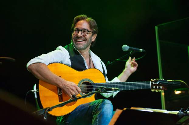 201605181213130.Al-Di-Meola.jpg