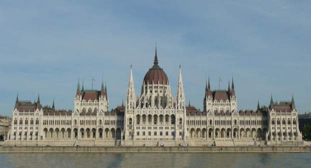 201611221630390.Parliament_Buildung_Hungary_20090920.jpg