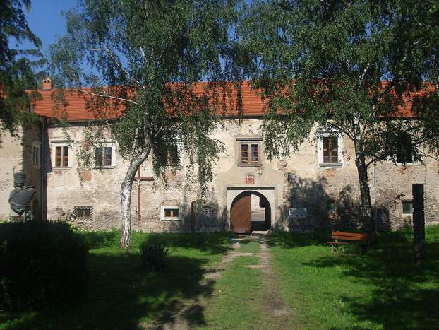 201704111127590.00000000000000000000000000001a_Rakoczi_castle_of_Borsa.jpg