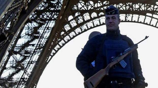201704161422180.PARIS_POLICE_1-2.jpg