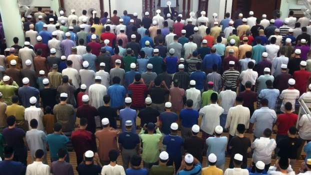 201707020739060.Stockphoto-Imam-Muszlim-Imadkozas-Muzulman-Mecset-2.jpg