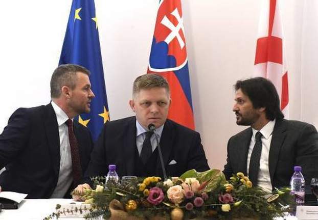201712061713230.vlada-region-rokovanie--Robert-Fico.jpg