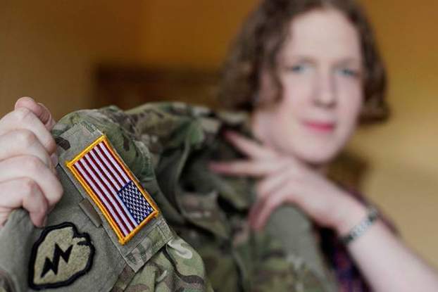 201712120902110.transgender-military.jpg