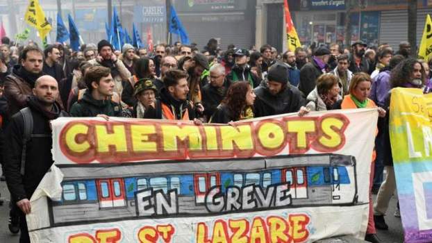 201804040736150.greve-la-sncf-paris-les-cheminots-manifestent.jpg