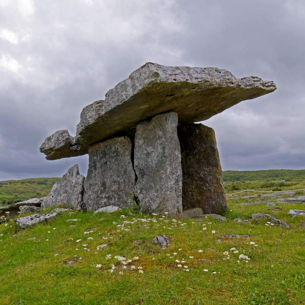 Európa első kőépítményei az úgynevezett dolmenek általában temetkezési helyként szolgáltak