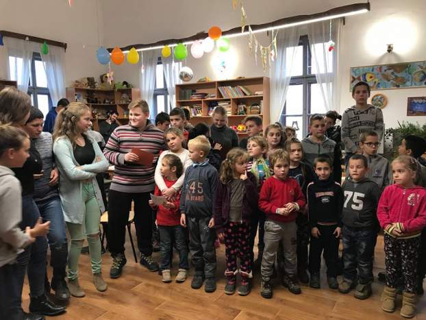 Dunatőkés kabátot gyűjt az erdélyi gyerekeknek