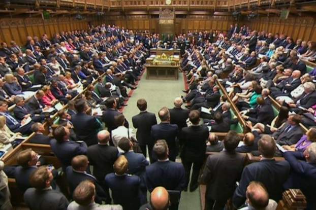 brit-parlament-feloszlatas.jpg
