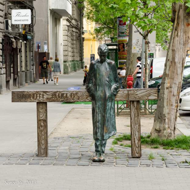 miklos_radnoti_-statue-_budapest-.jpg