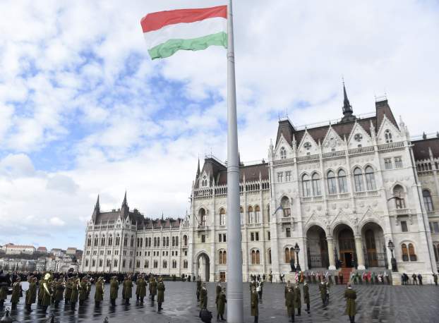 zászlófelvonás Budapest