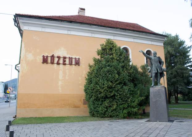Kossuth Lajos szobra Rozsnyón