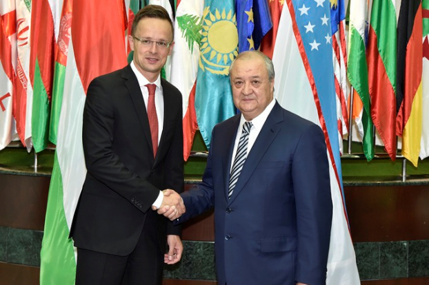 szijjarto-turkmenisztanban-3.png