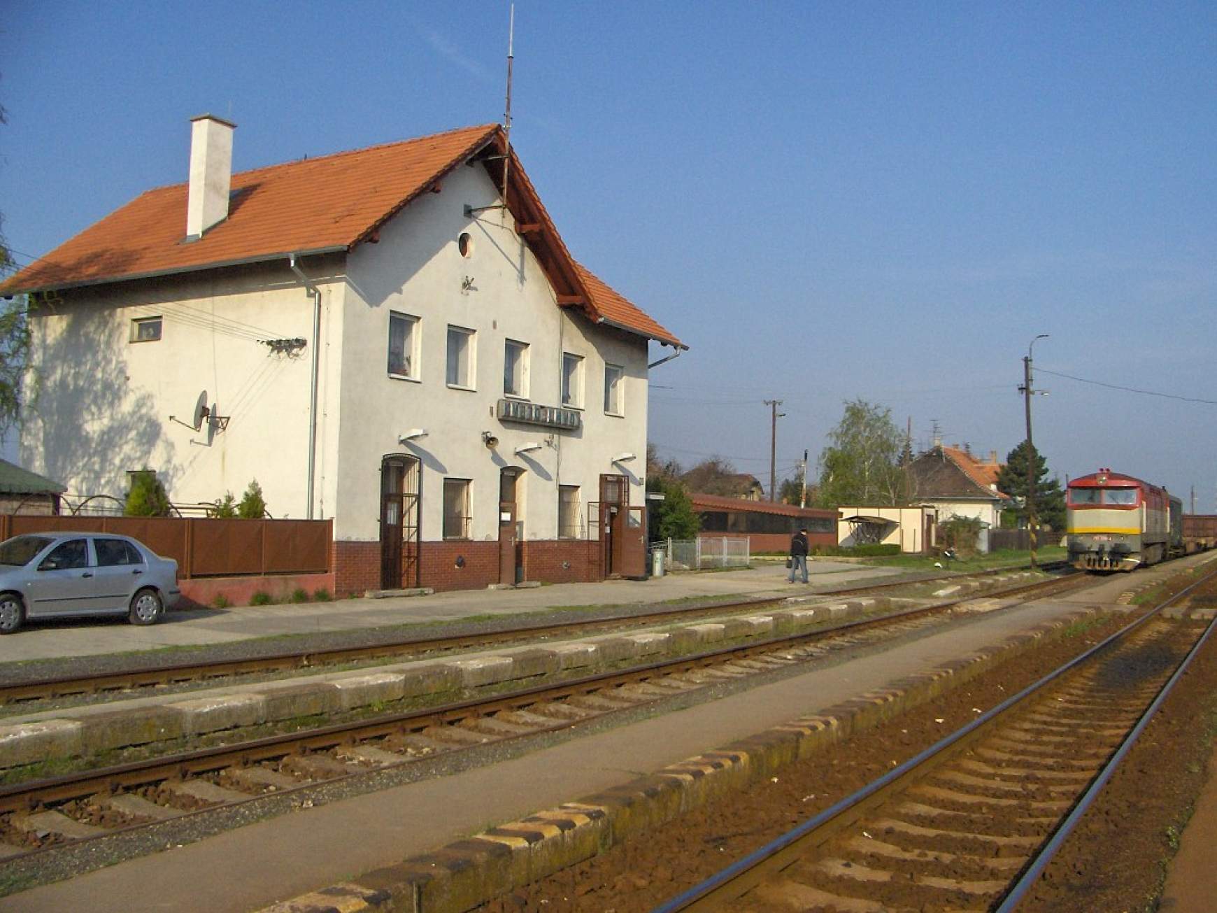 Úszori vasútállomás