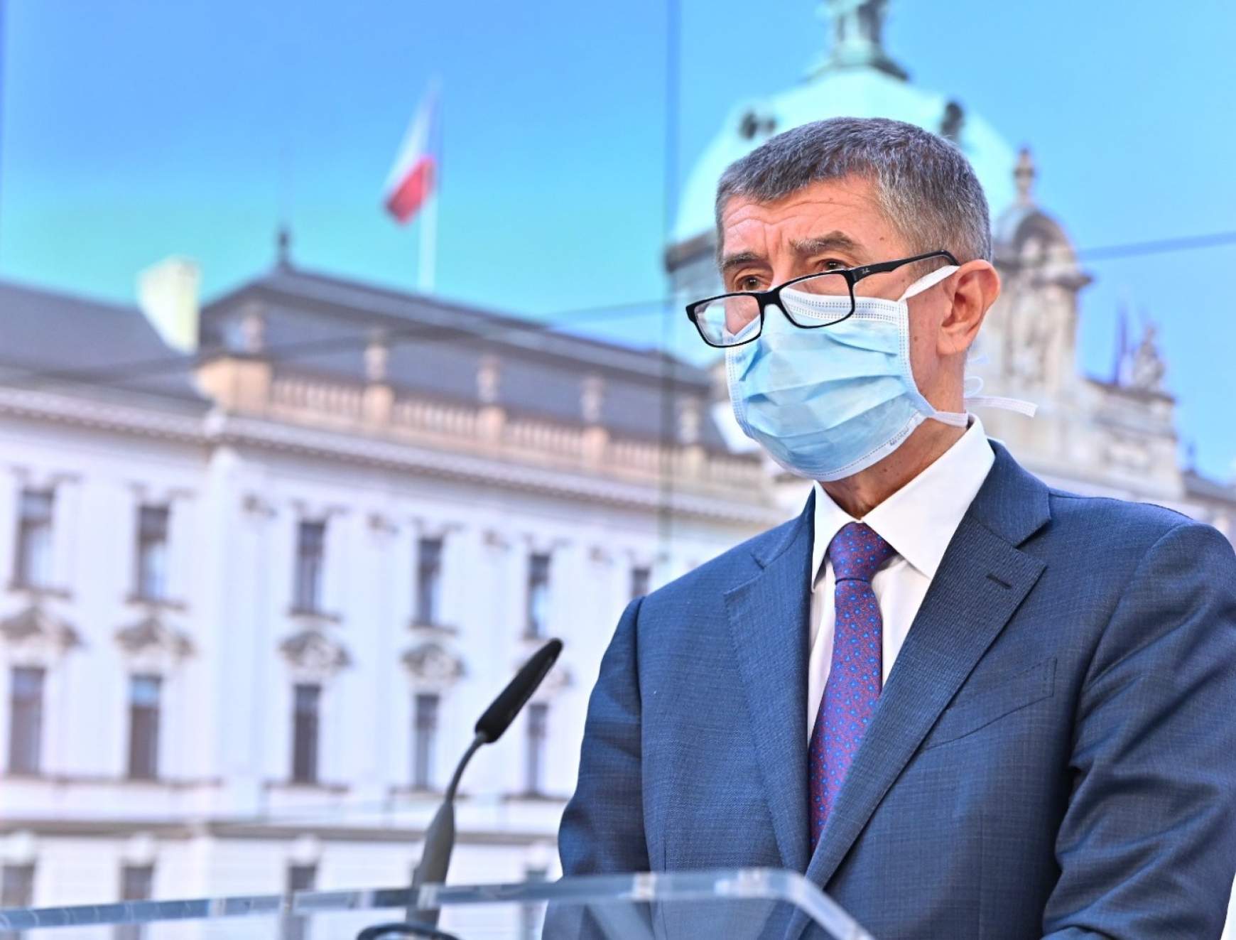 Andrej Babiš maszkban