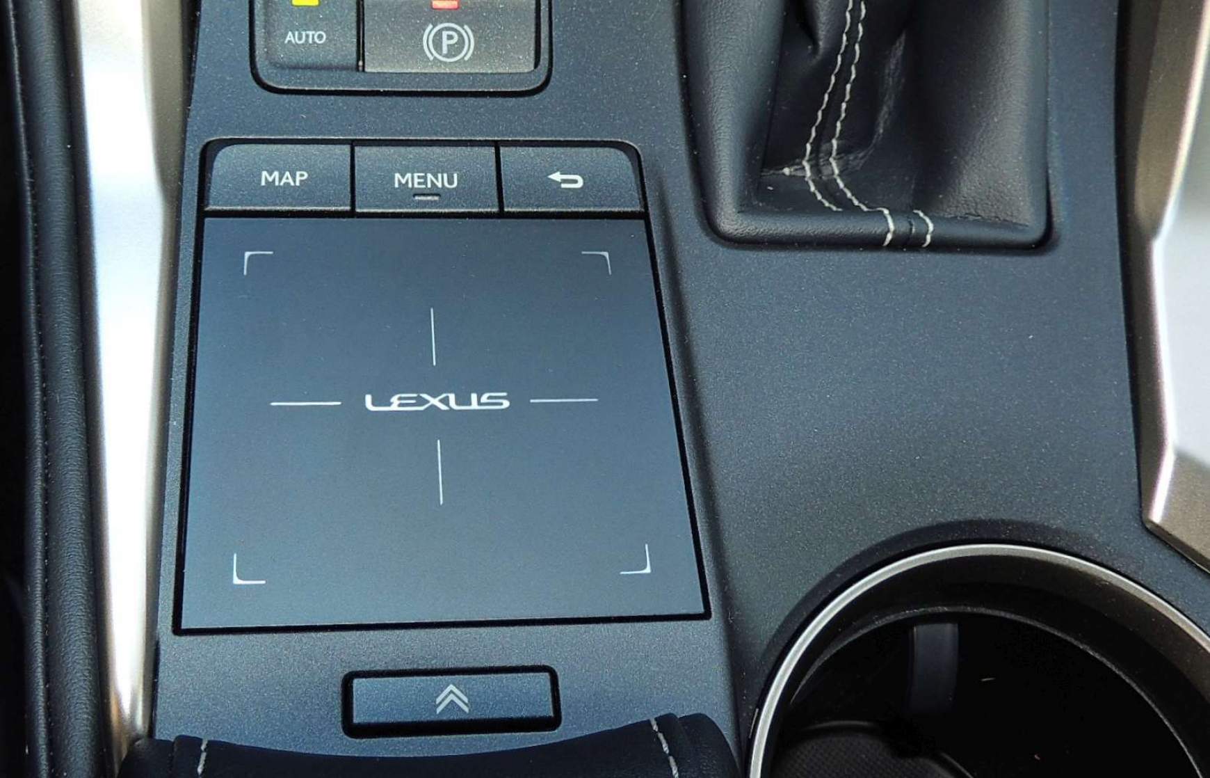 Lexus NX 300h 