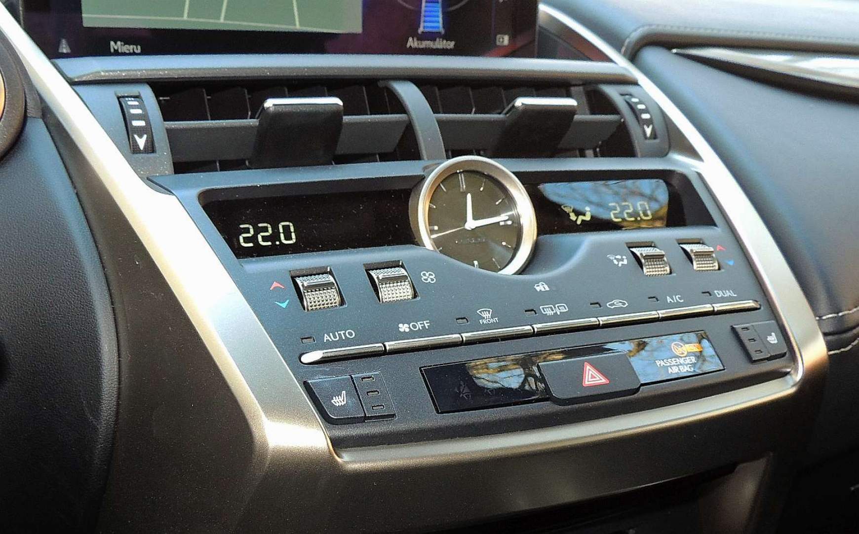 Lexus NX 300h 