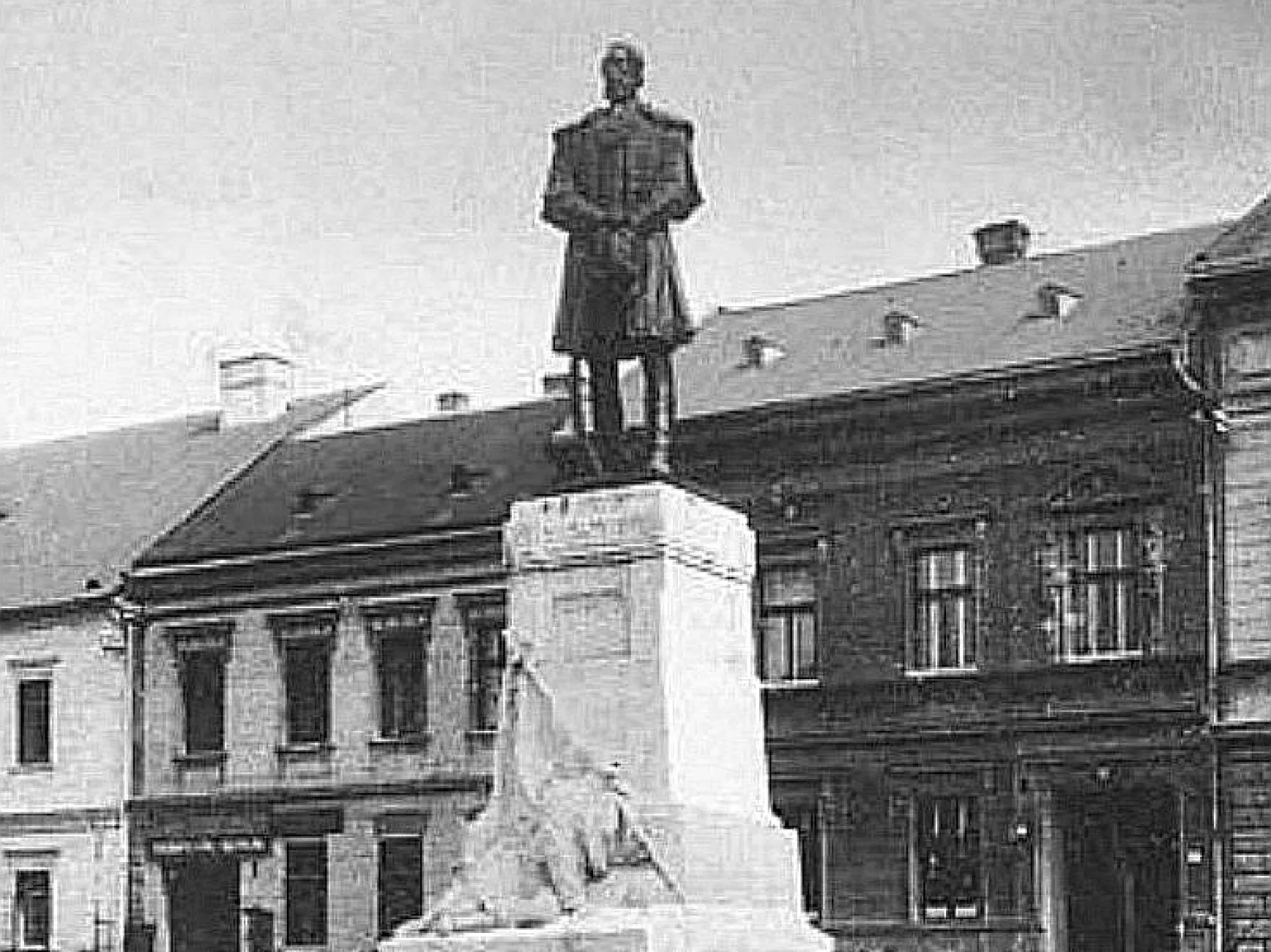 Kossuth-szobor - Losonc