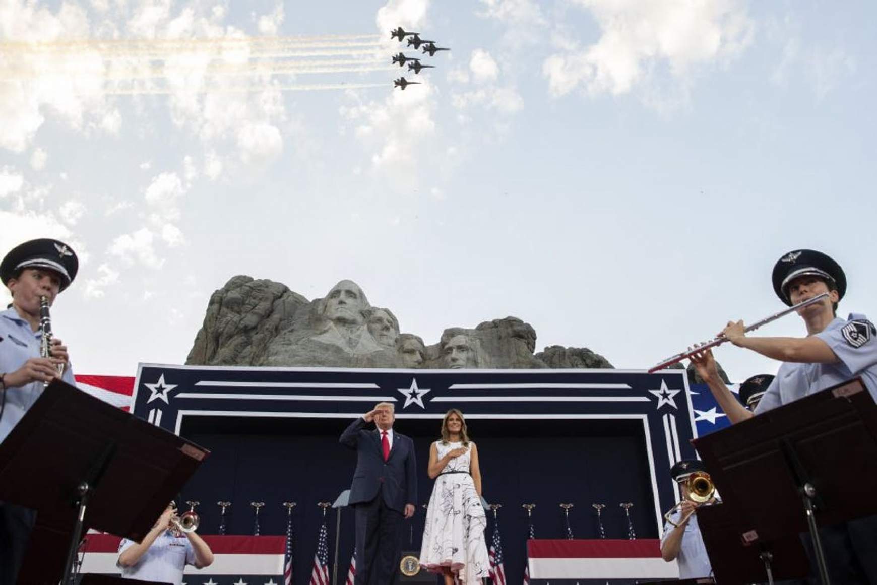 trump és felesége Mount Rushmore