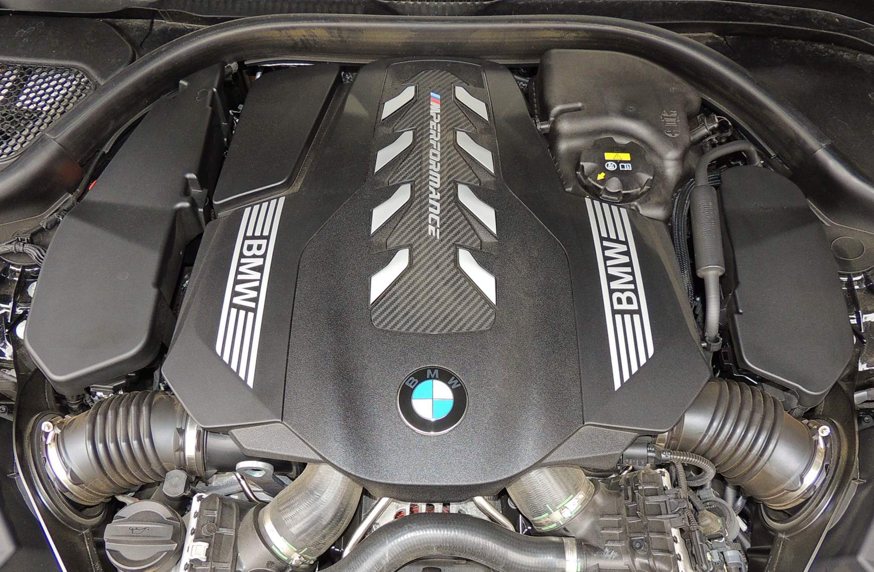 BMW M550i xDrive 