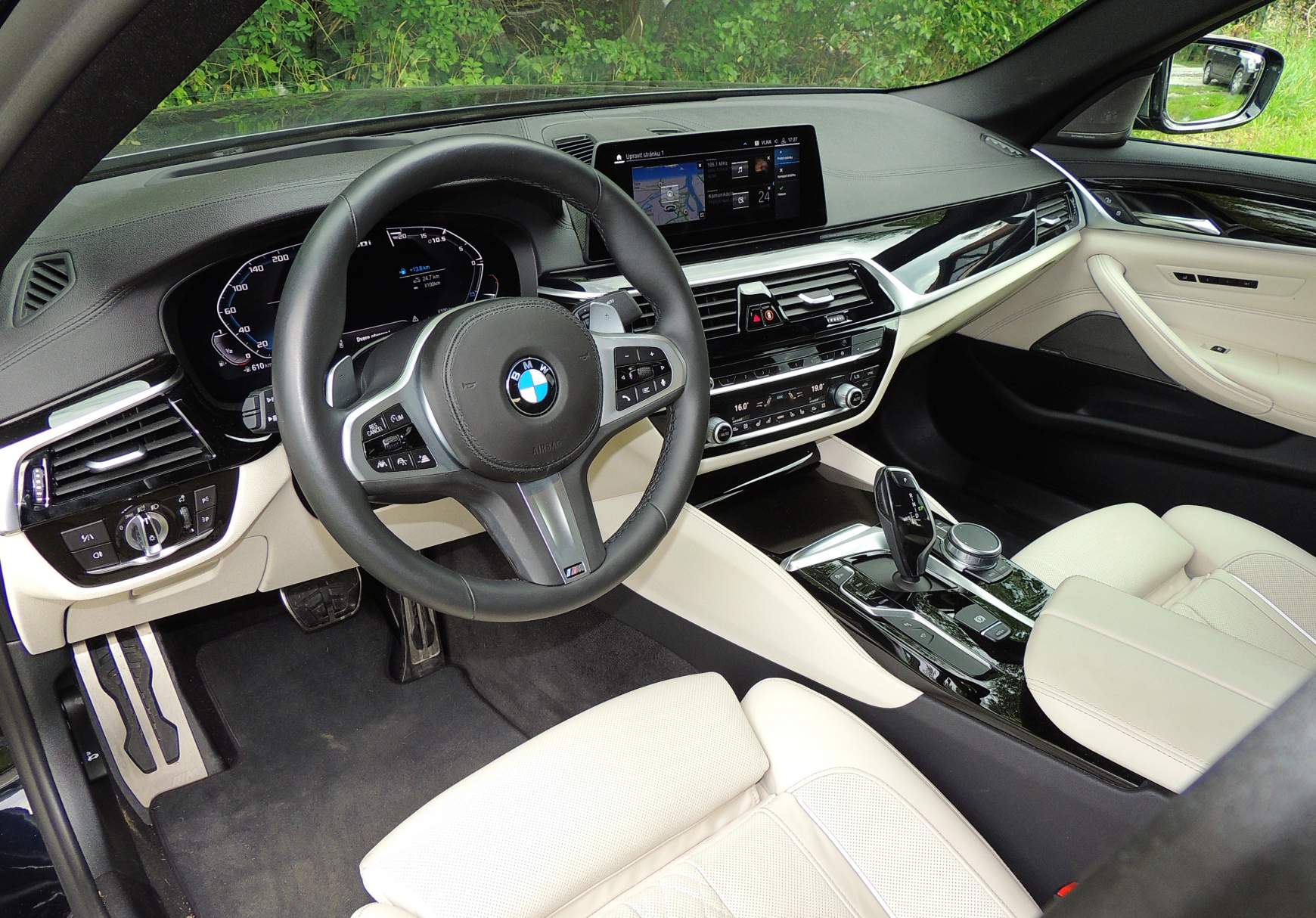 BMW M550i xDrive 