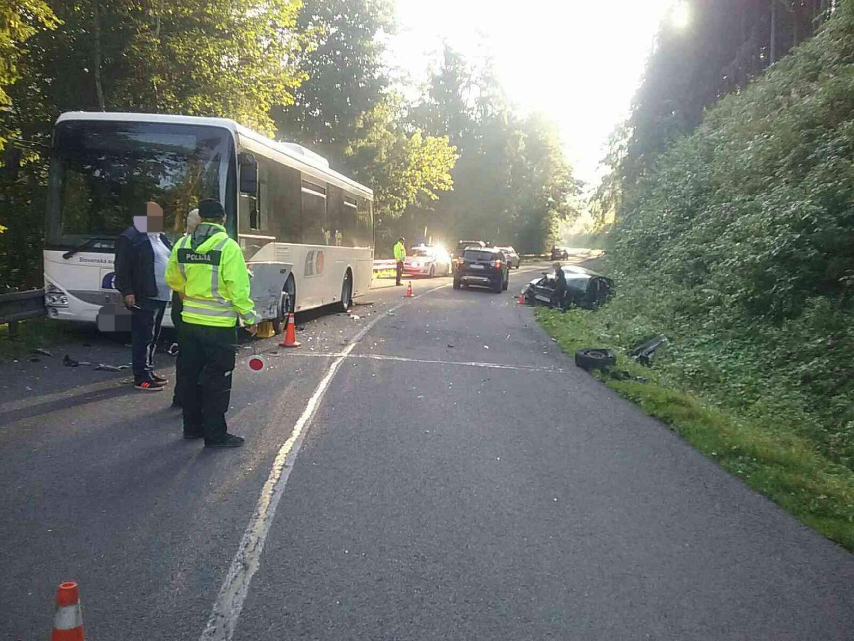 Két buszbaleset történt Besztercebánya megyében, az egyik buszban 30