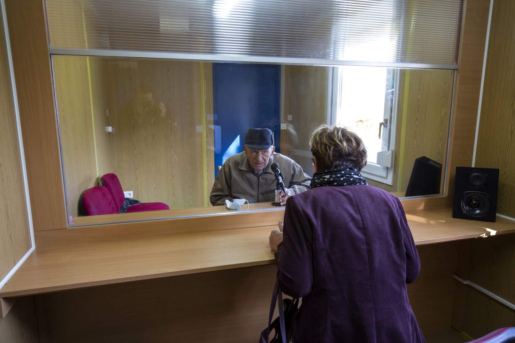 Kapcsolattartási pont az idősek otthonában