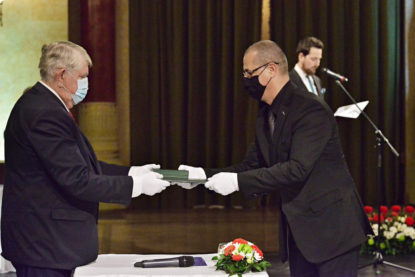 Magyar Érdemrend Lovagkeresztet kapott Tóth Tibor, a Jókai Színház volt igazgatója