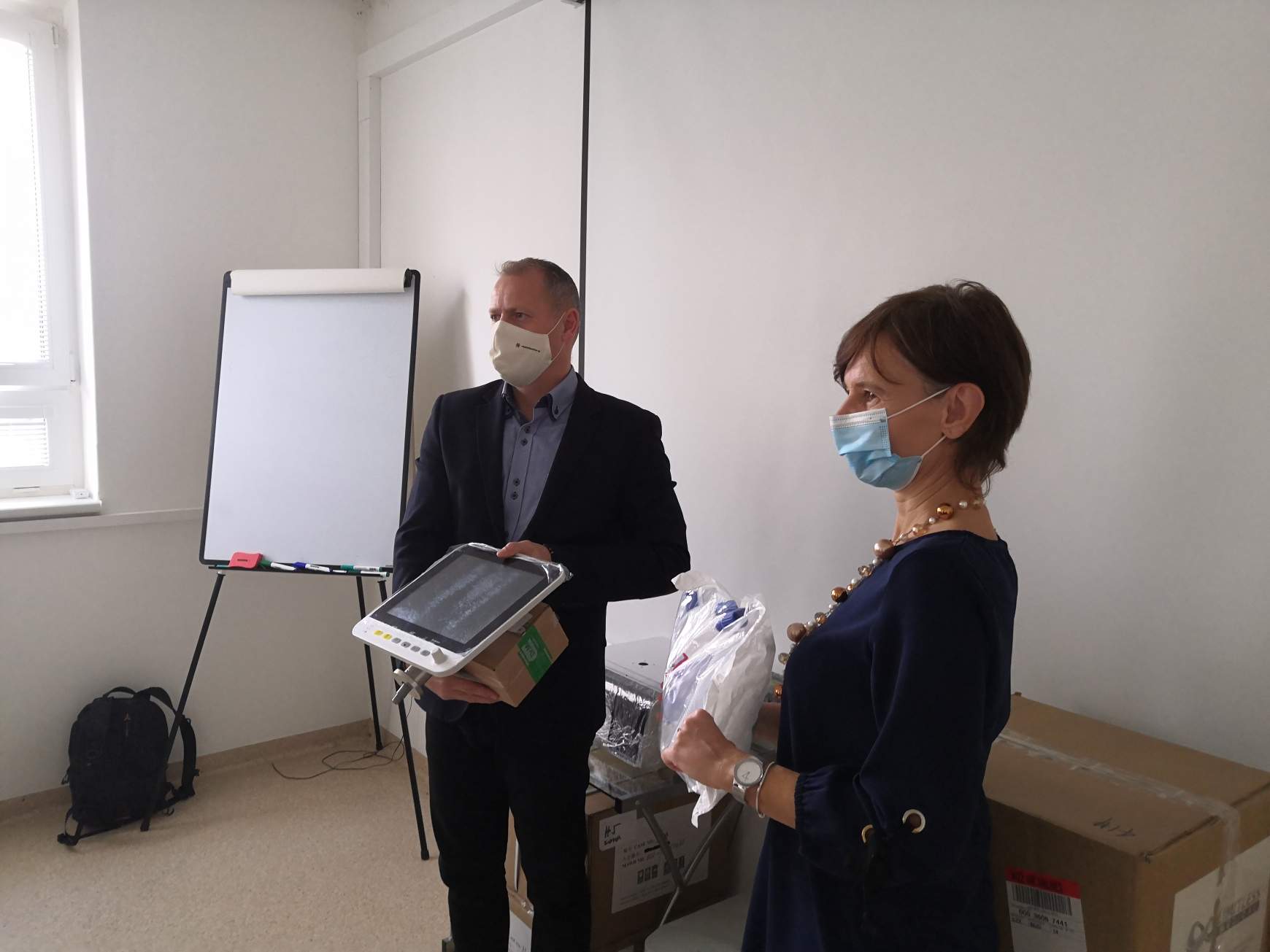 Dunaszerdahelyi kórház-sajtó-lélegeztetőgépek