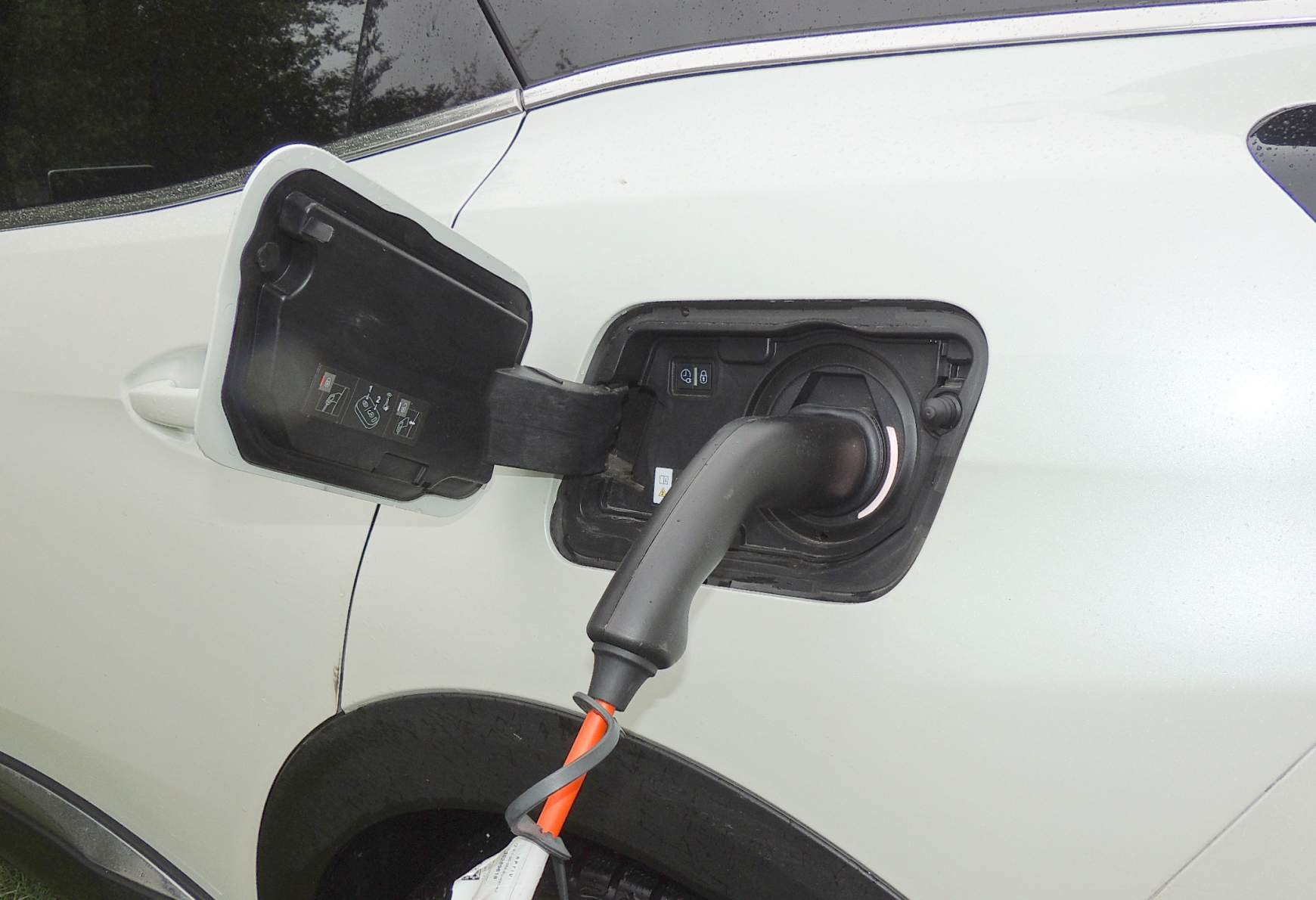 Peugeot 1.6 Hybrid4 300 LE