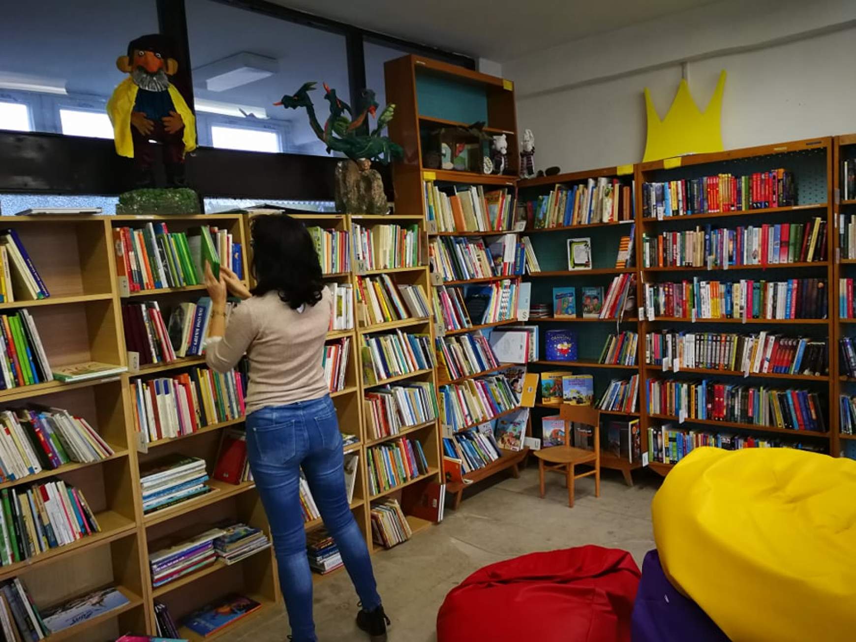 Komáromi könyvtár-felújítás: átmenetileg négy helyszínen működnek a részlegek