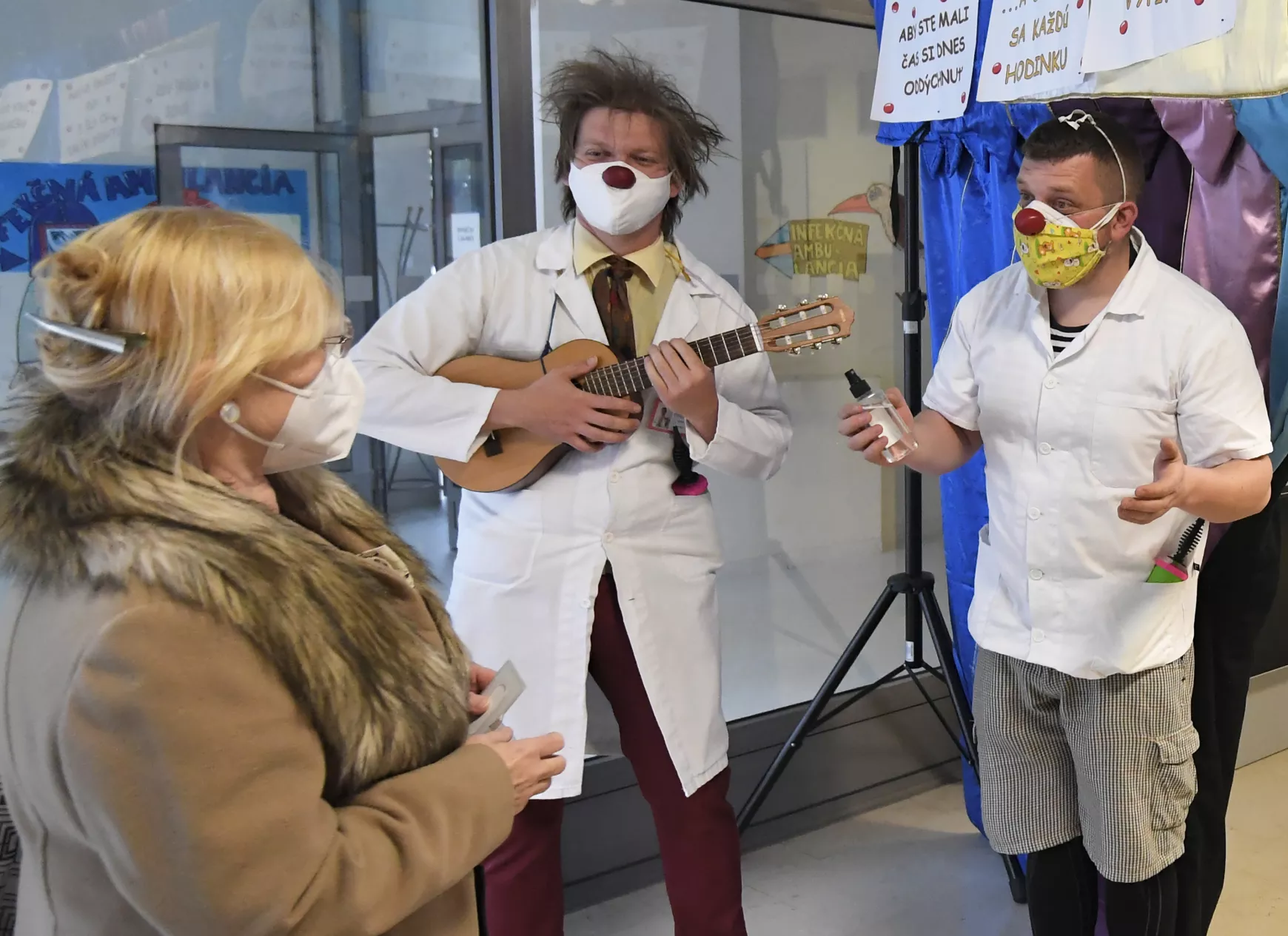 bohócdoktorok a kassai egyetemi gyermekkórházban