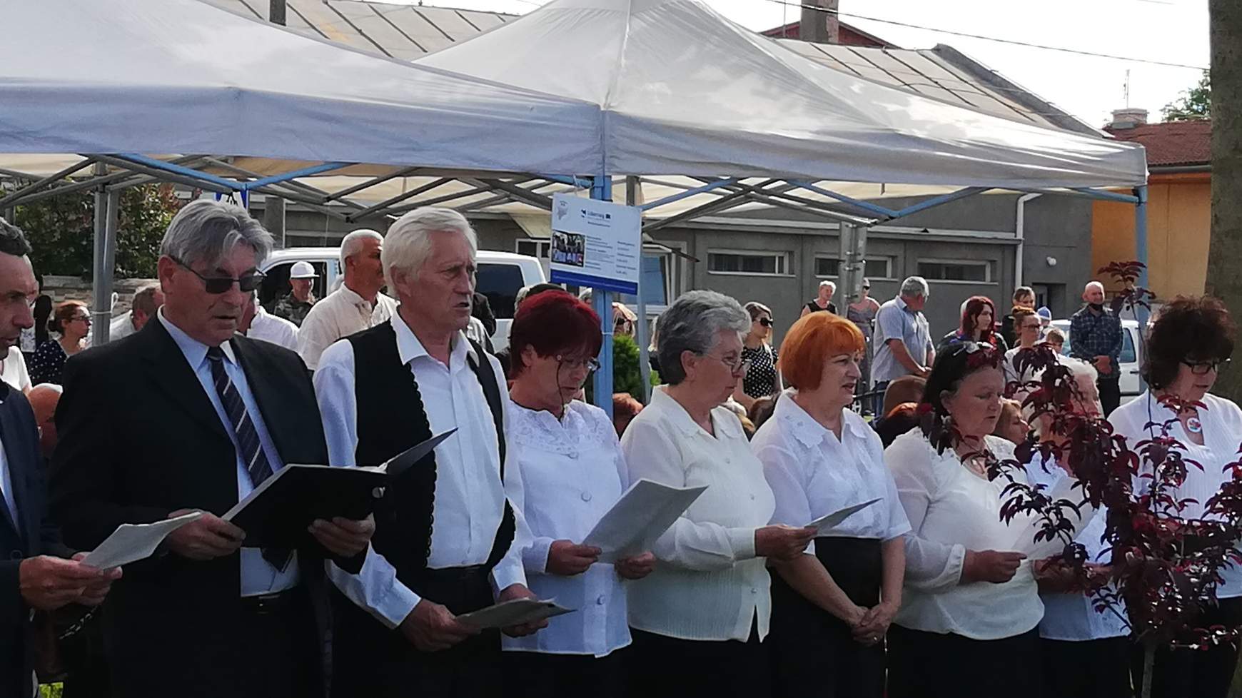 A Tisza népdalkör énekel Nagytárkányban