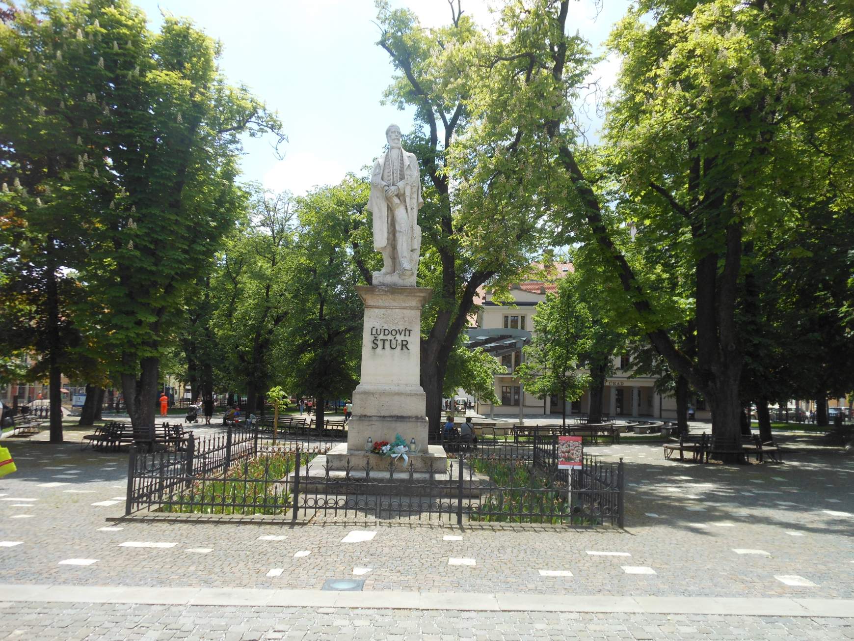 Ľ. Štúr szobra az egykori talapzaton. Az új szobrot NEM ide tervezték.