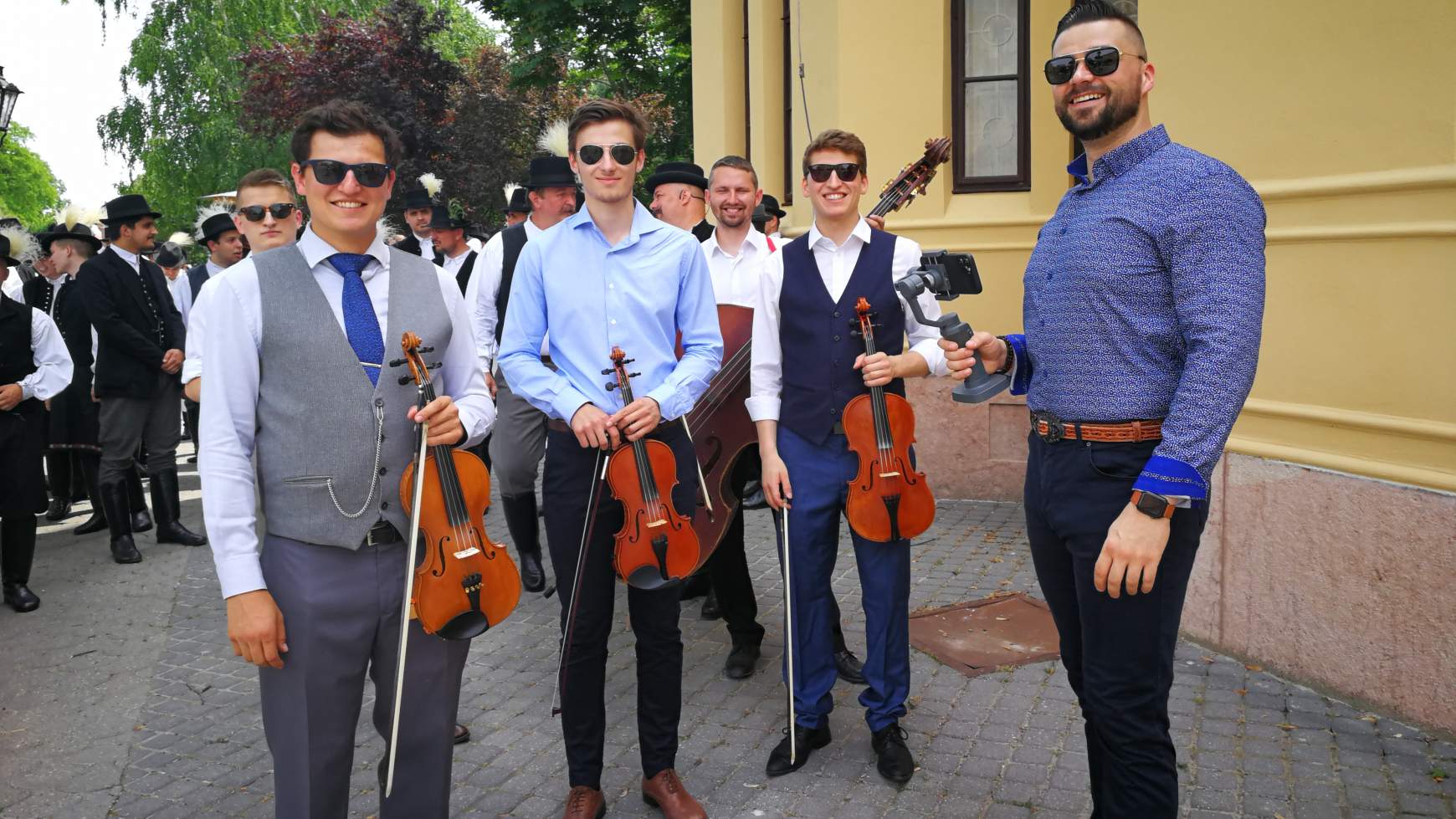 Gálik Gábor felvidéki főszervező a Pósfa zenekarral 