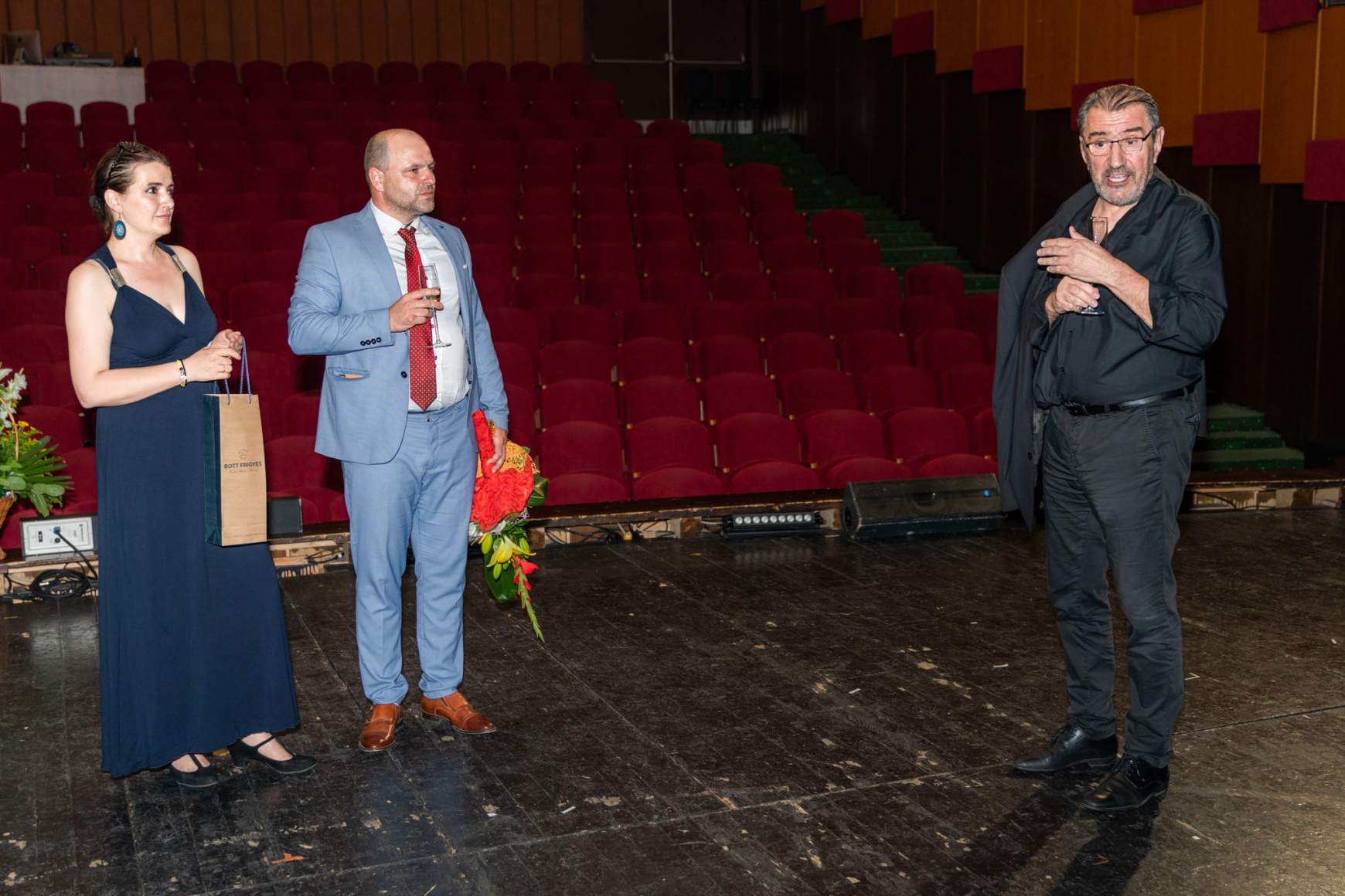 Eperjes Károly Gál Tamás színházigazgatóval és Varga Emese művészeti vezetővel