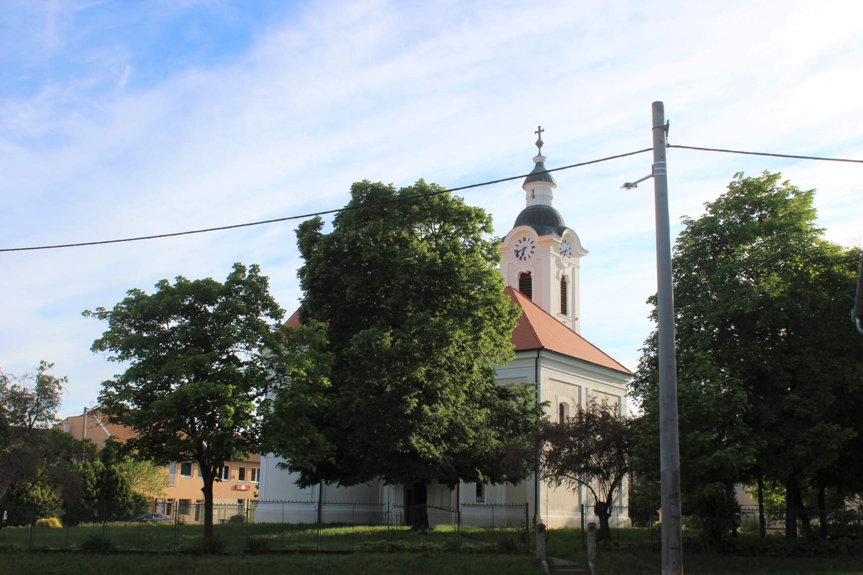 párkányi temlom kívülről