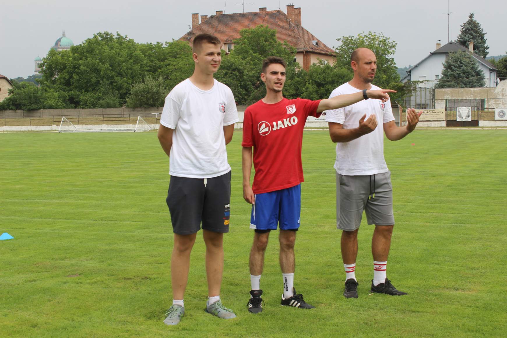 saláta focitábor