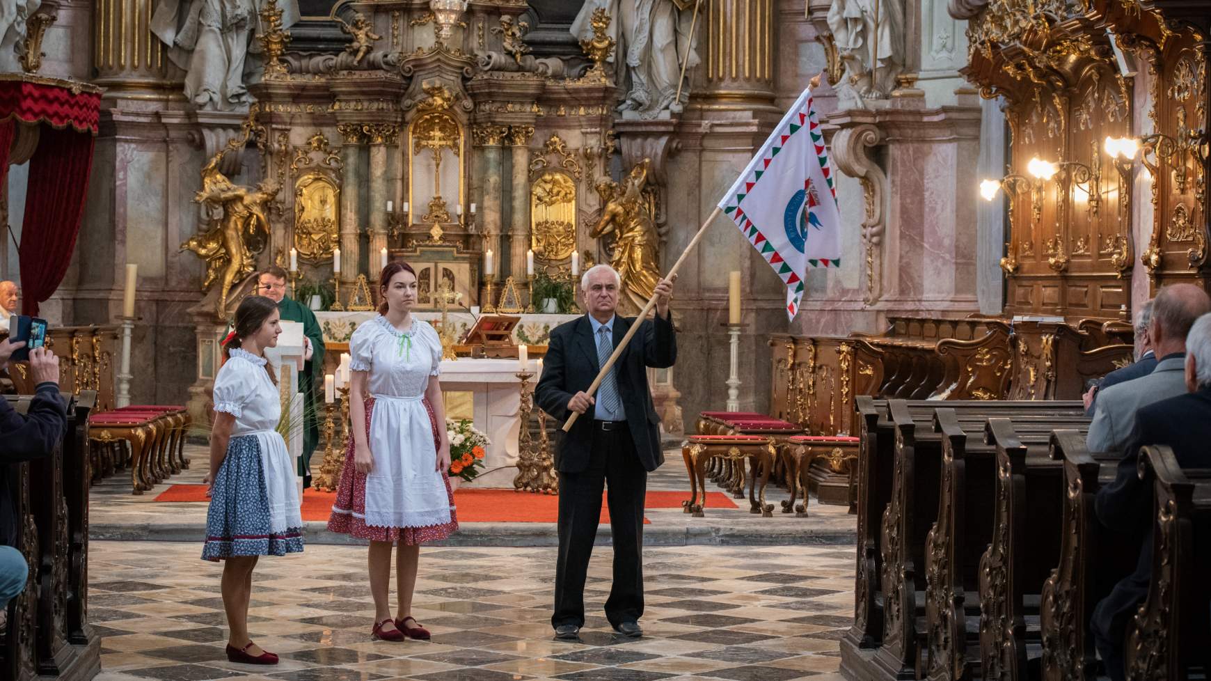 2021-08-29 Mécs László Szabadegyetem, zászló, címer