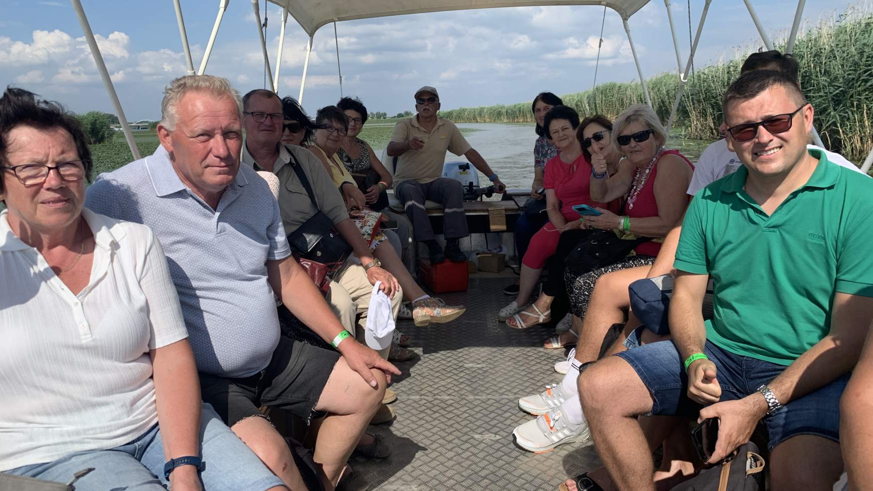 csónakkal a Tisza-tavi madárrezervátumban