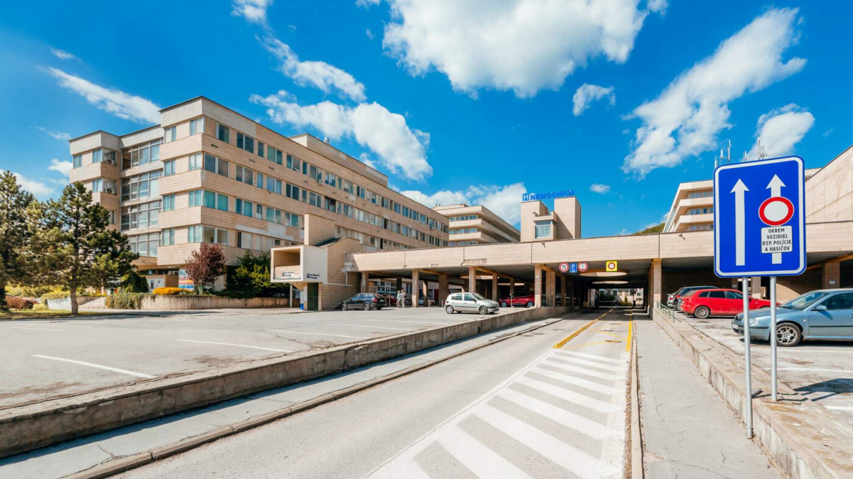 Rozsnyói kórház épülete