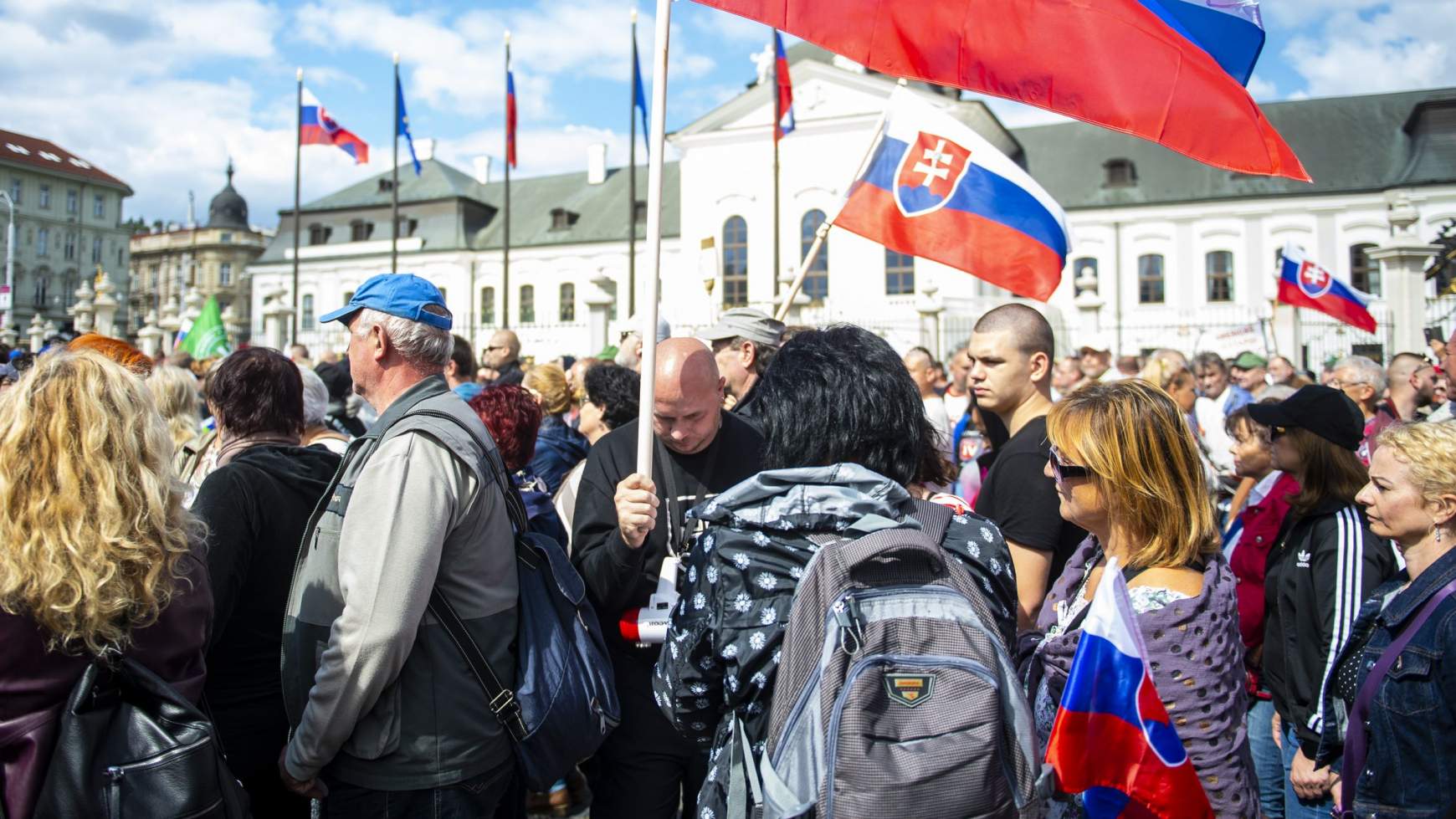 Tüntetés az elnöki palota előtt