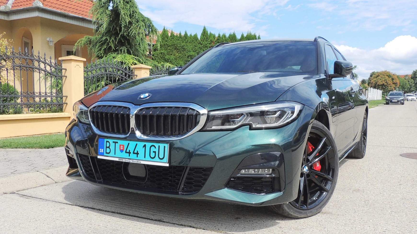 bmw-330e-t-03