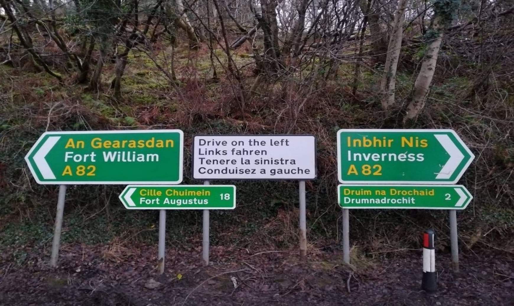 Skócia kétnyelvű táblák foto: Gyimesi Gy. törvényjavaslata