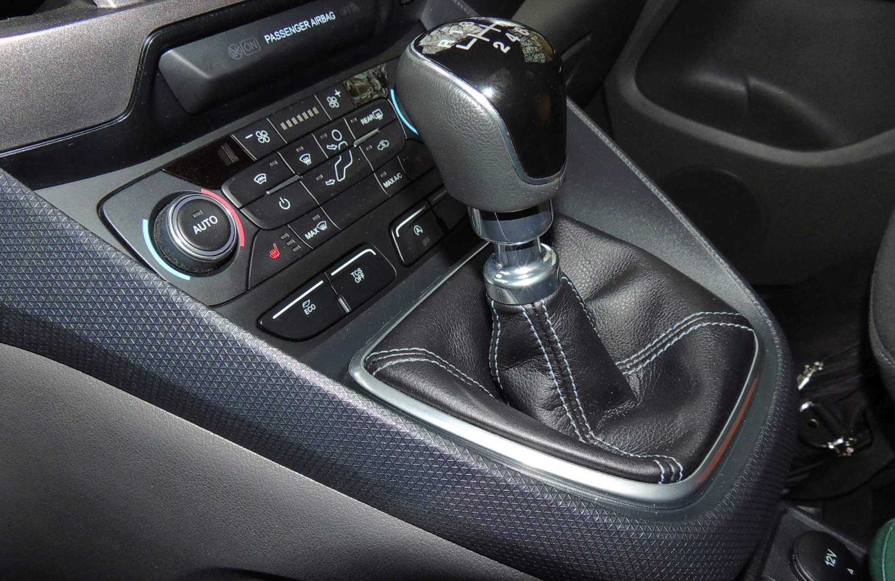 ford-grand-tourneo-ca-15-13