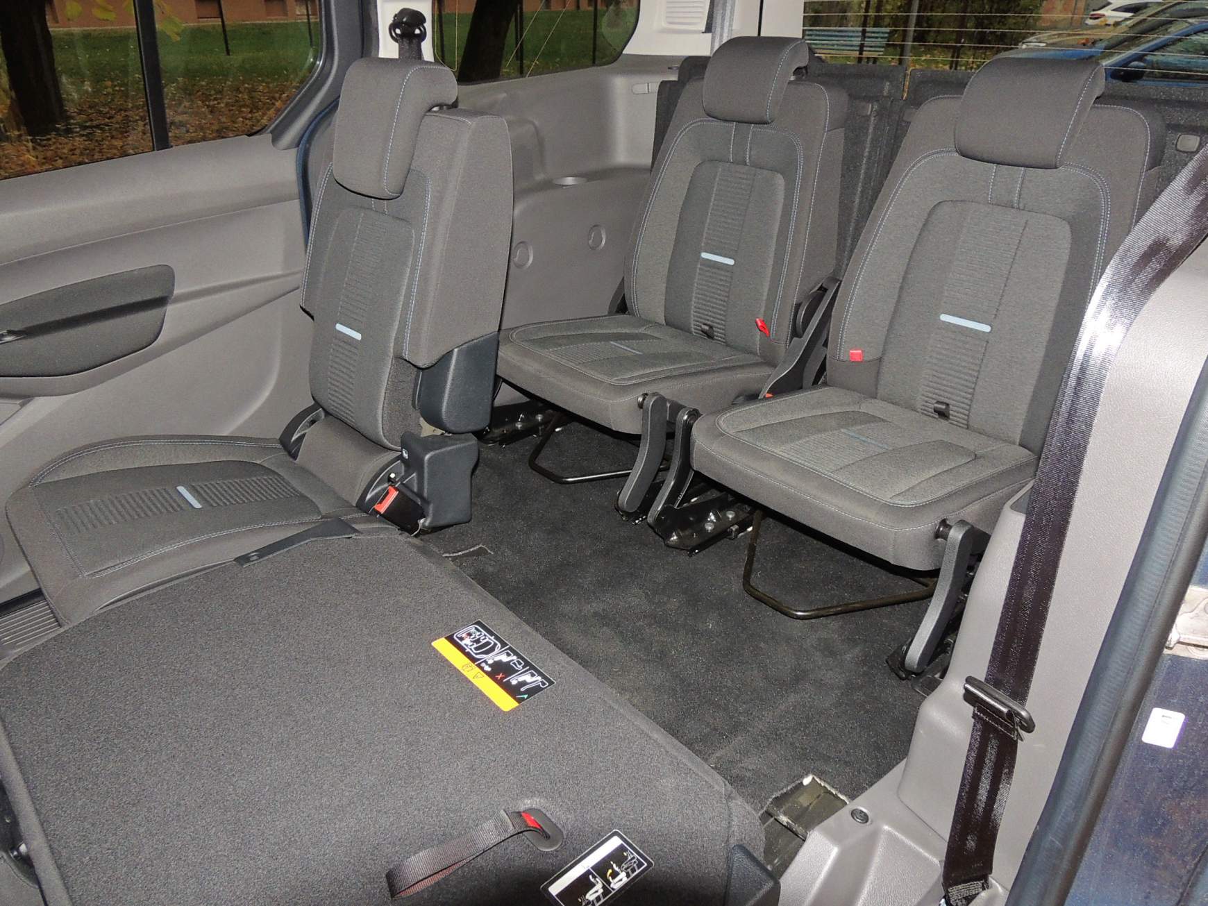 ford-grand-tourneo-ca-15-30