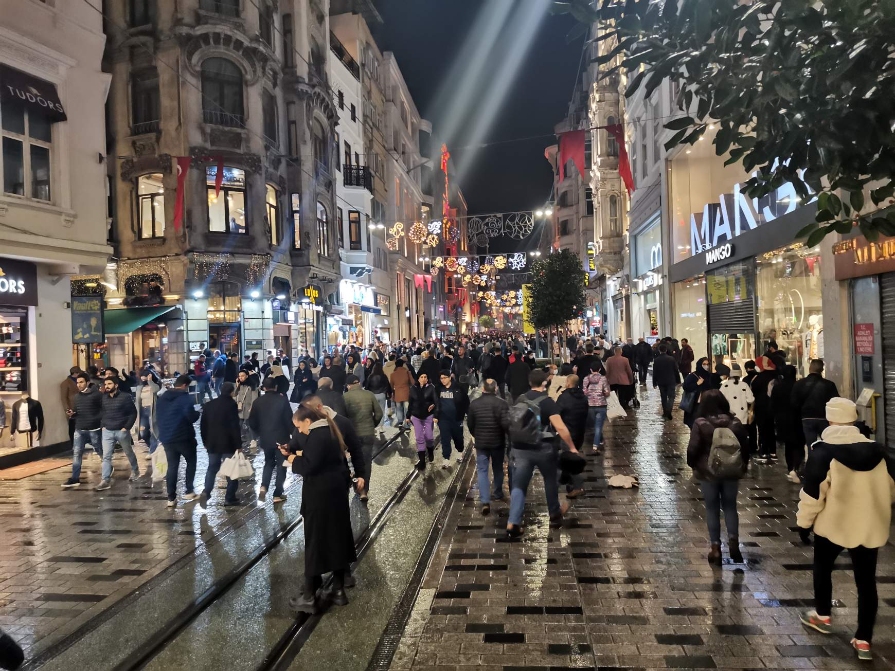 Kuttyomfitty Társulat-Isztambul