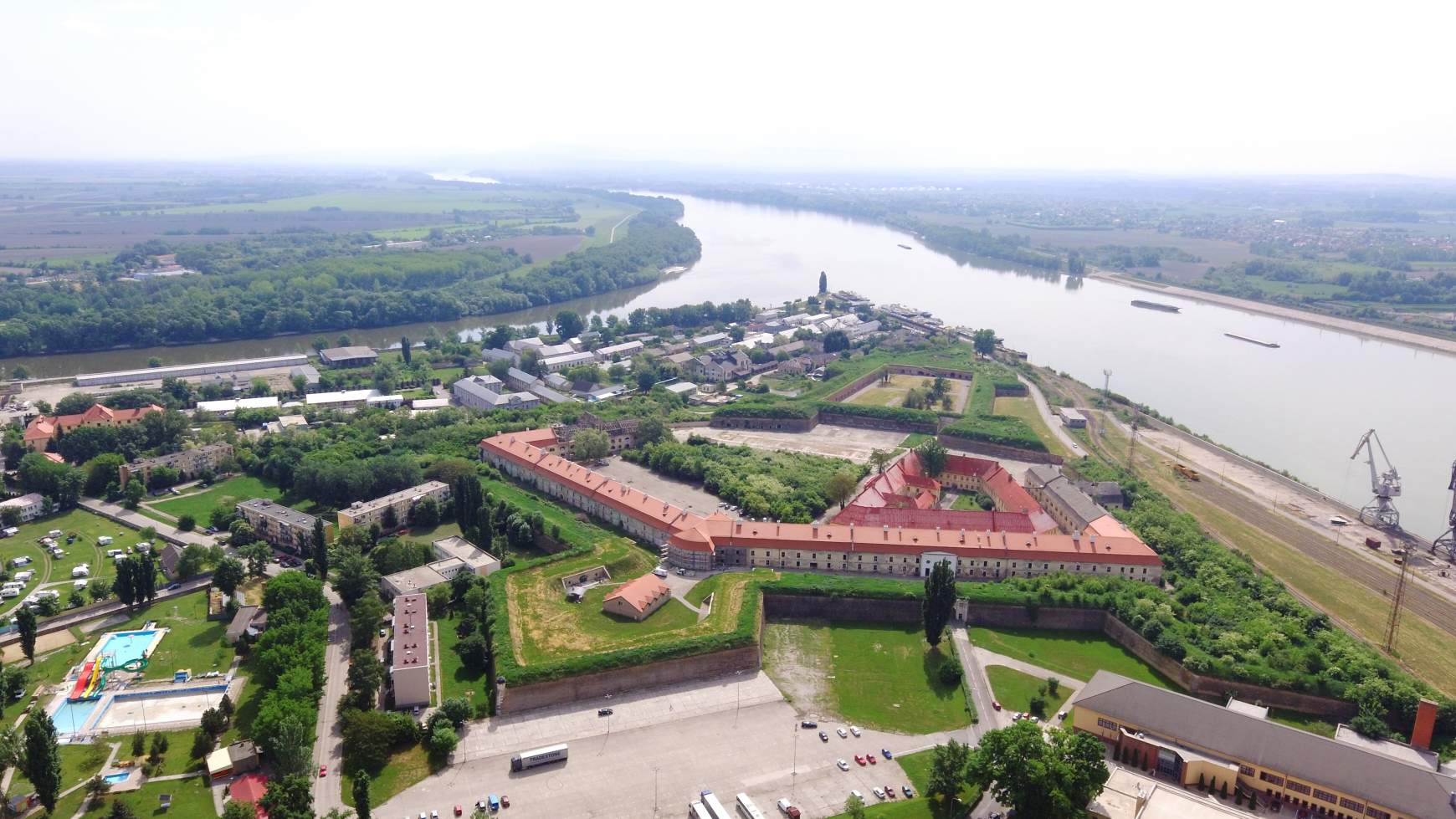 Nagyszerű karácsonyi ajándék: a komáromi szekeresgazdák hagyománya, valamint a helyi vár- és erődrendszer is bekerült a Magyar É