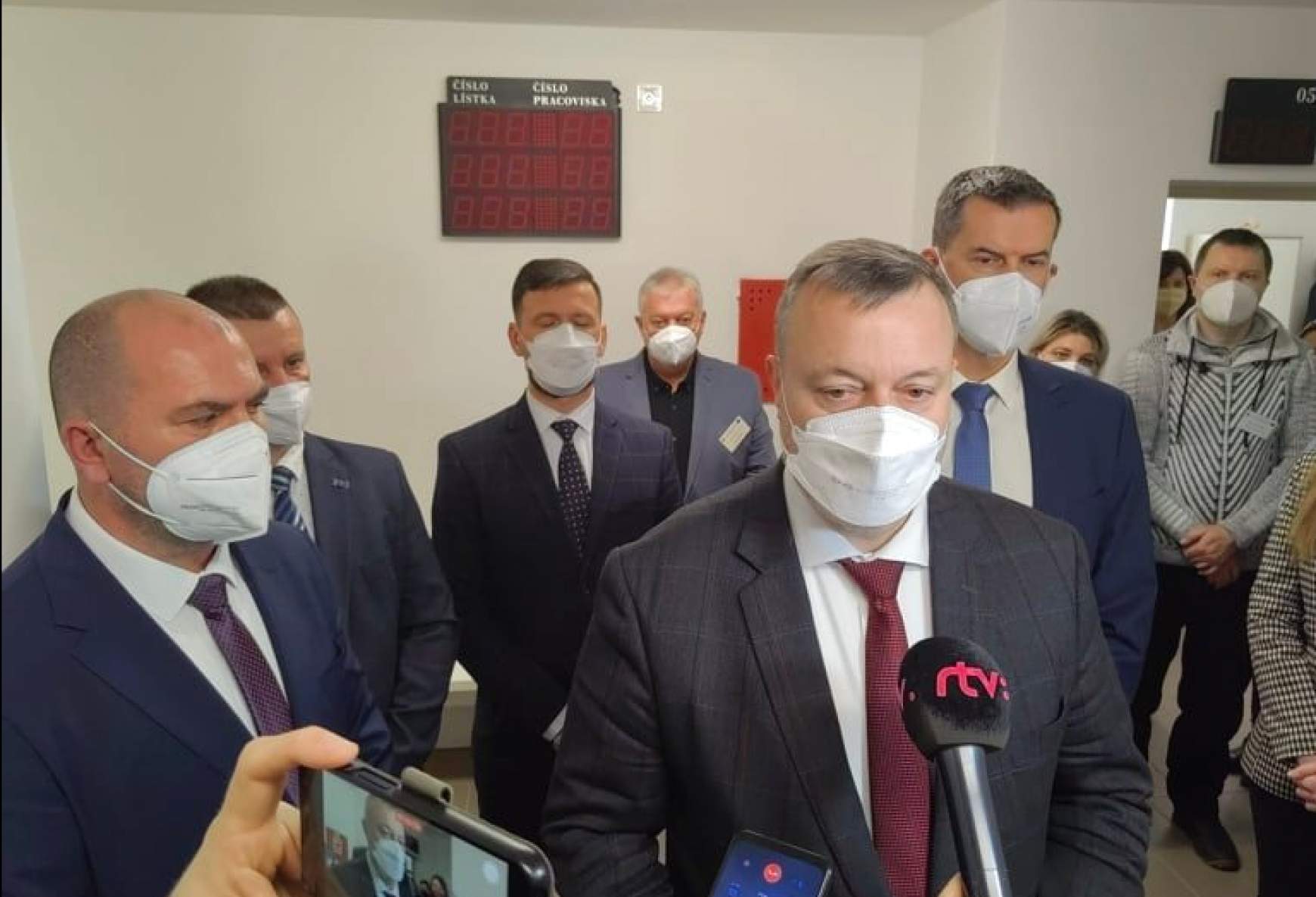 Milan Krajniak miniszter az ajnácskői munkaügyi hivatalban