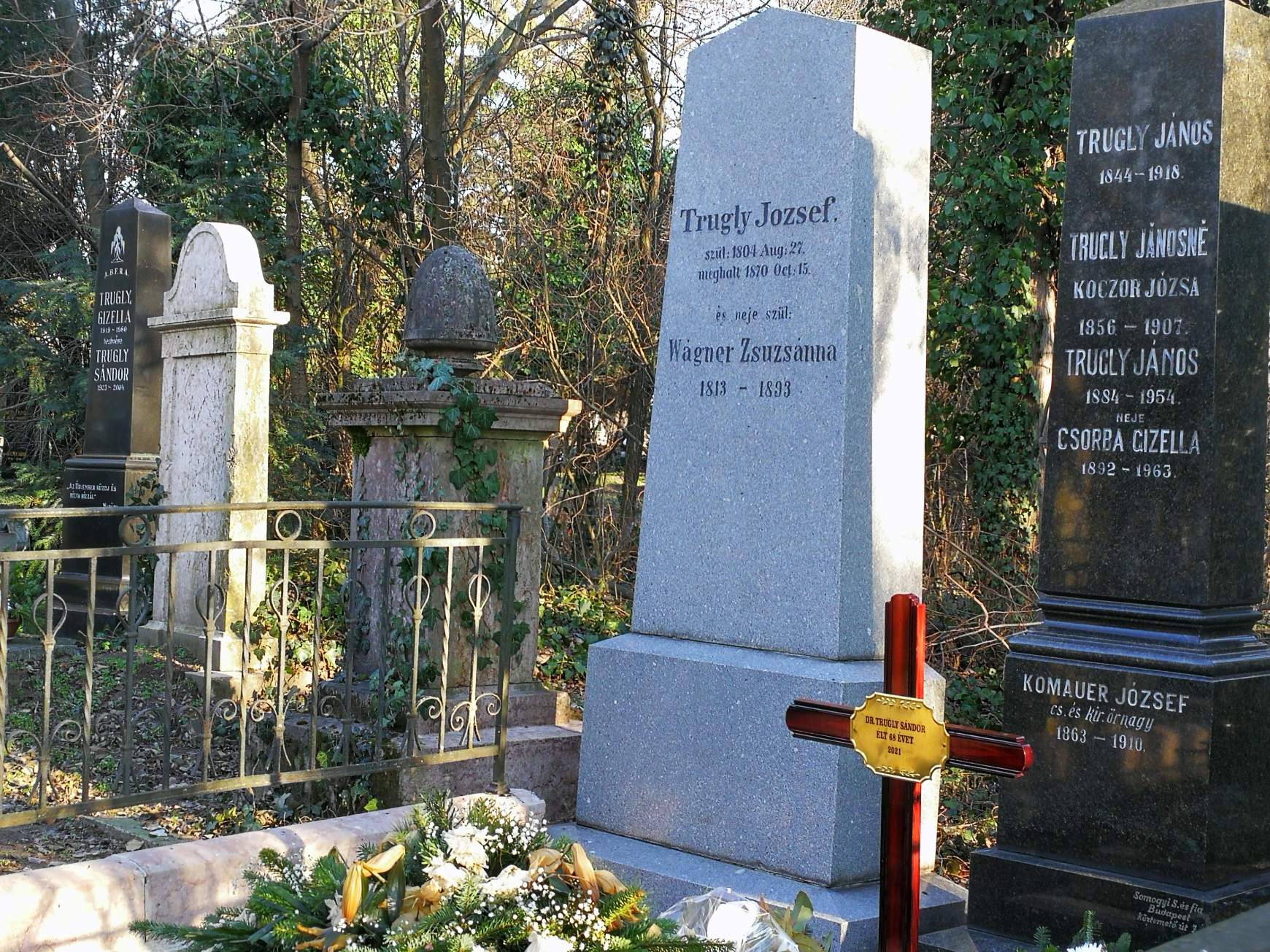 Trugly Sándor már az észak-komáromi református temetőben alussza örök álmát